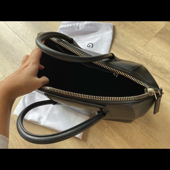 Givenchy Antigona black handbag - Picture 3 of 3